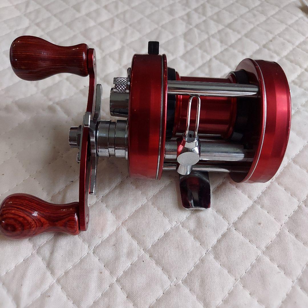 Abu Garcia 2500C レッド