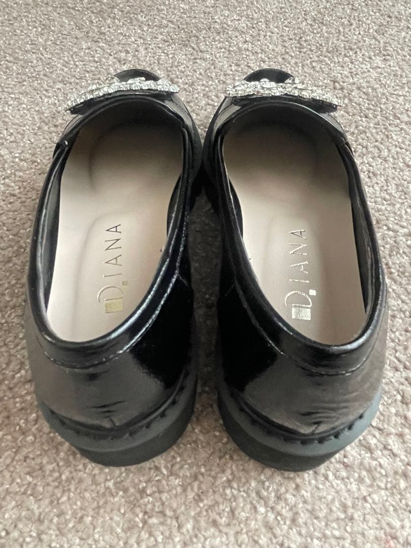 DIANA ビジュー付きブラックローファー