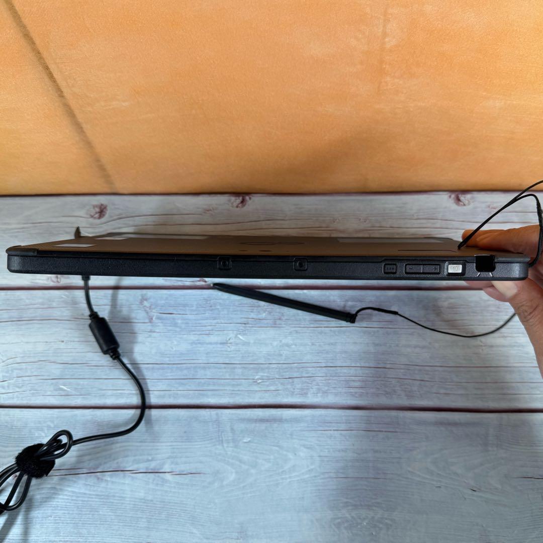 【美品】すぐ使える❣️富士通　お絵描きタブレット‼️メモリ8GB✨Wカメラ✨SSD