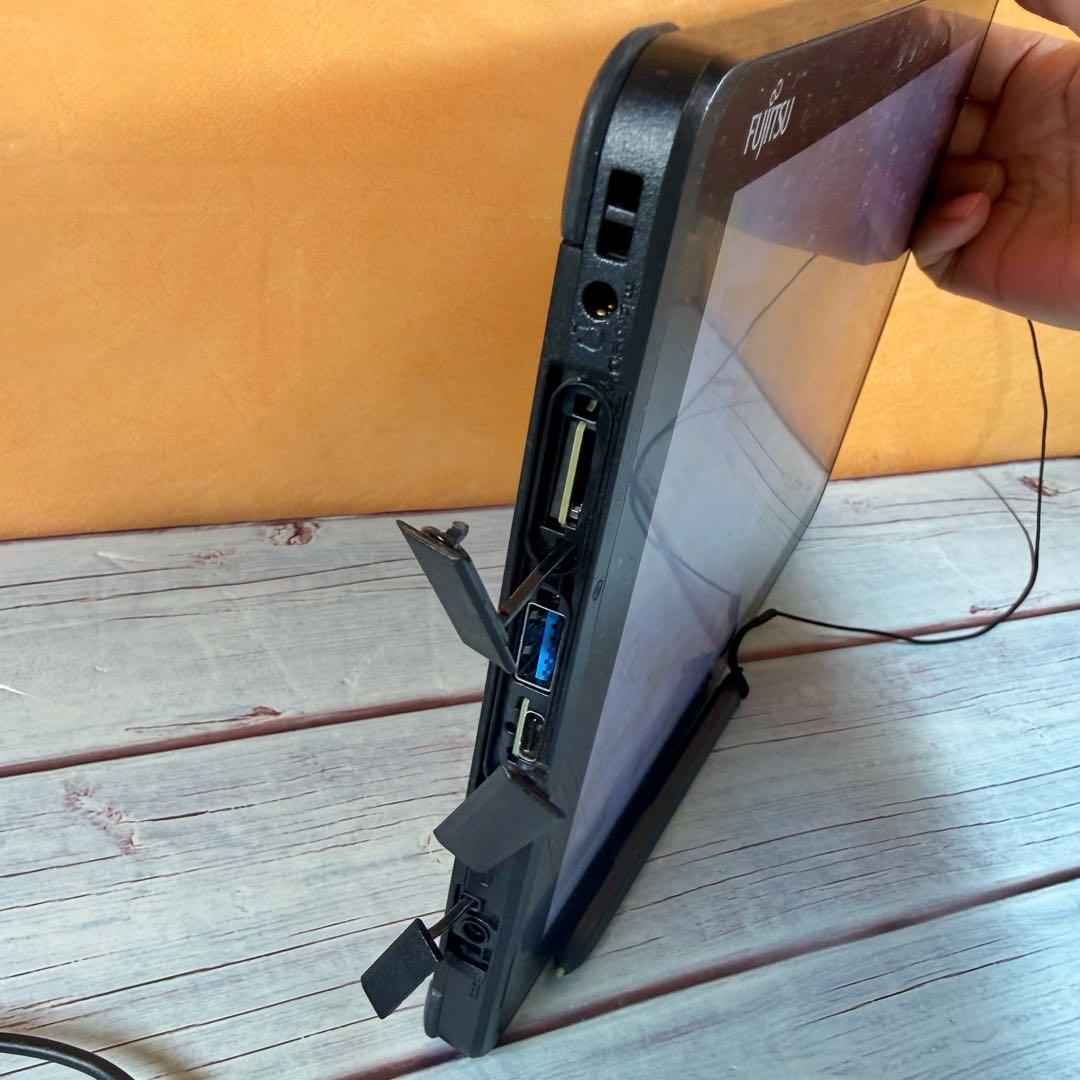 【美品】すぐ使える❣️富士通　お絵描きタブレット‼️メモリ8GB✨Wカメラ✨SSD