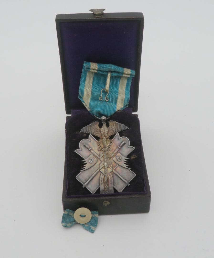 A19. 功七級金鵄勲章　 記章 勲章 銀メダル1点