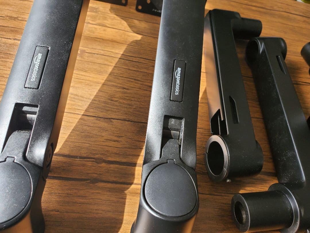 Amazonベーシック　デュアルモニターアーム （エルゴトロン）