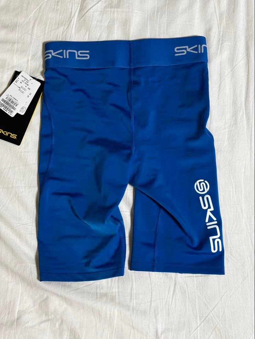 【新品・未使用】SKINS 着圧　コンプレッションウェア　ハーフタイツ