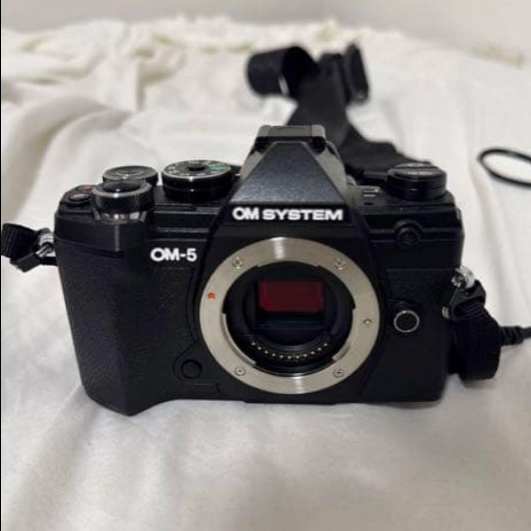 OM SYSTEM OM-5 デジタル一眼レフカメラ　デジカメほぼ新品