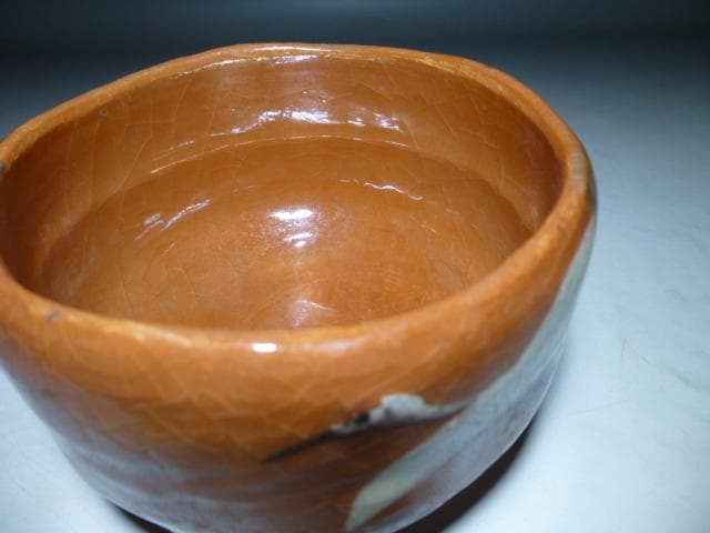 楽吉左衛門　十一代　慶入　鶴ノ画赤茶碗／共箱／楽吉左衛門十三代　惺入極め箱／仕覆