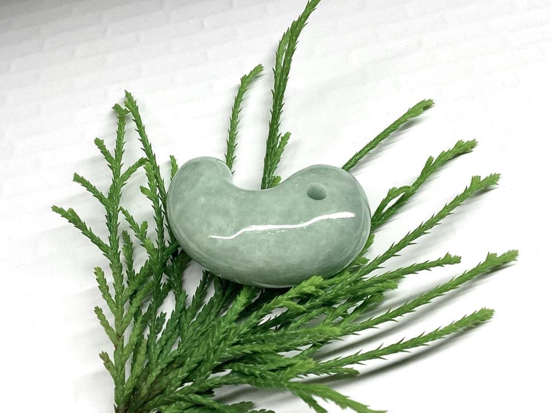 ✳通常50万円以上します‼️特大*糸魚川翡翠勾玉　身近に守護石*御守りに　鑑別書付