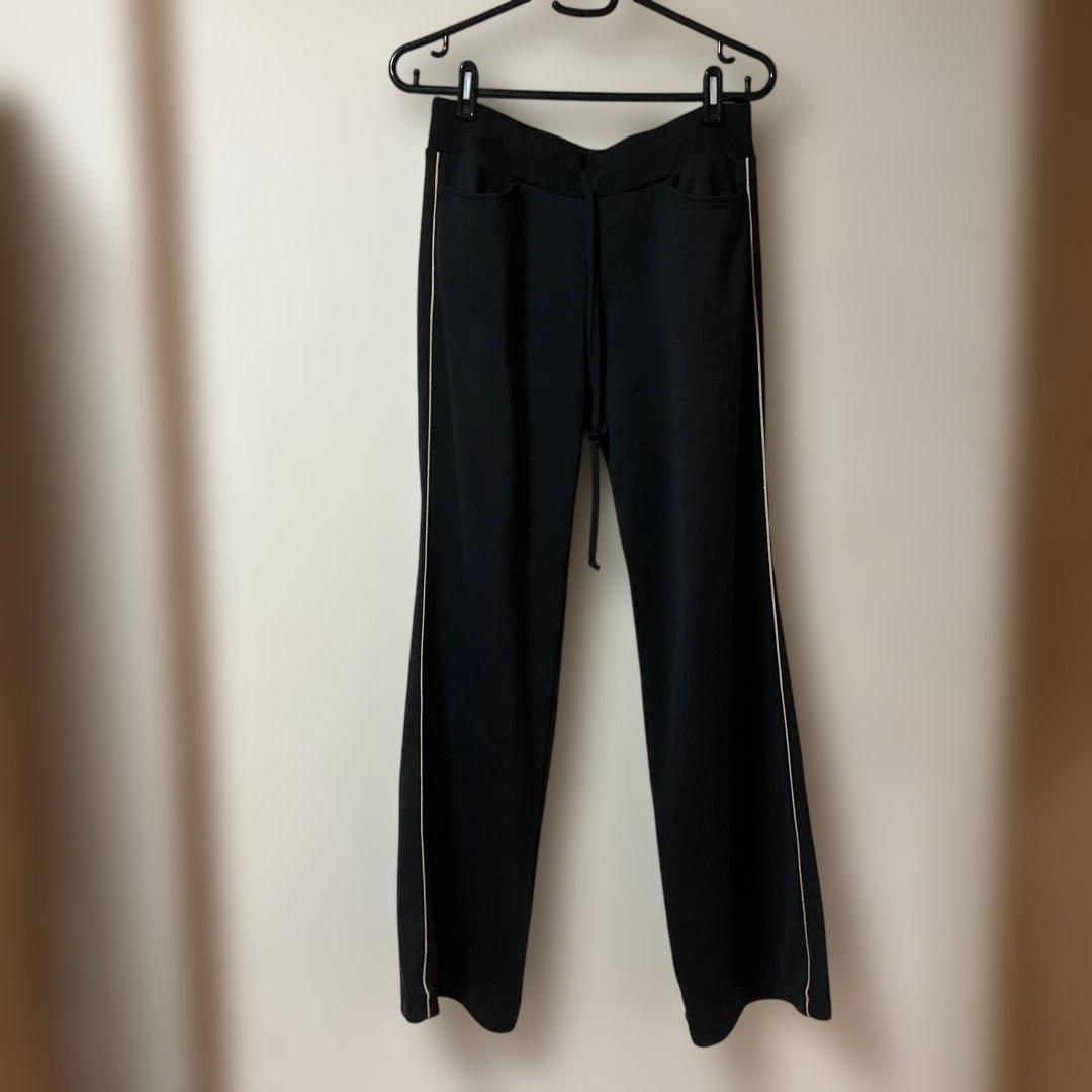 ELLESSE ジャージセットアップ ブラック パンツバックロゴ刺繍レディースＭ