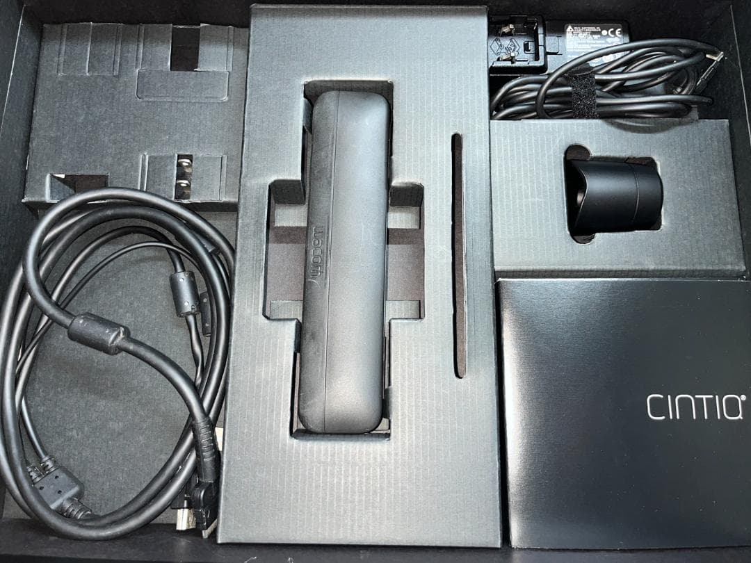 液タブ・ペンタブ Wacom CINTIQ 13HD Creative Pen Display