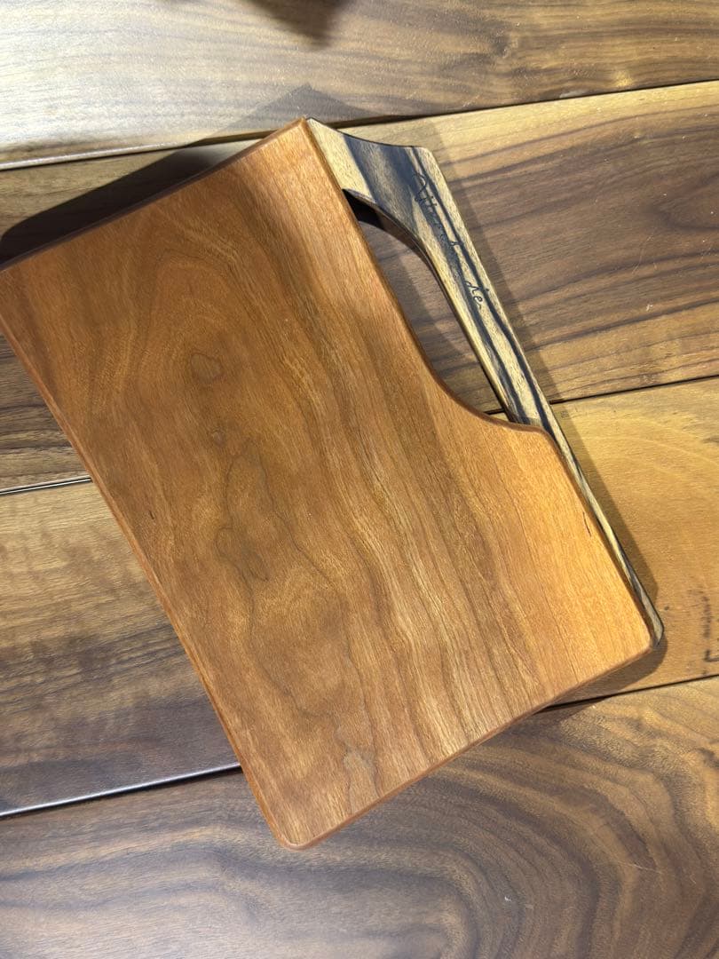 Woode-de dede solo ブラックチェリー×黒柿　カッティングボード