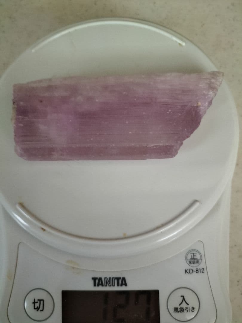 クンツァイト　原石