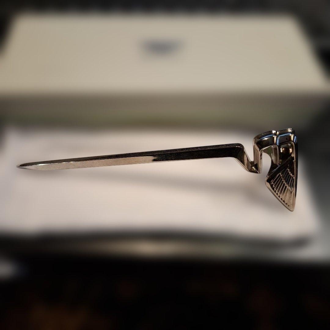 ベントレー ペーパーカッター ノベルティでコーンズに車検に出すと貰えます