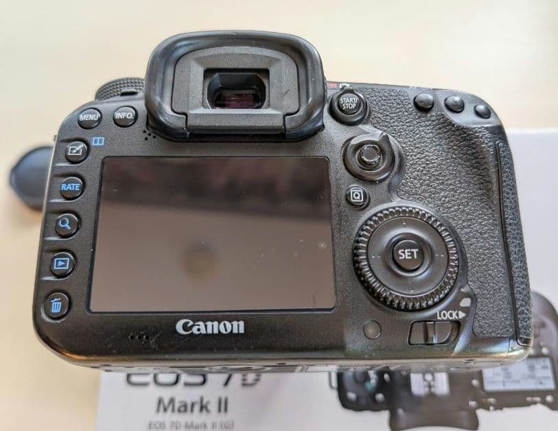 Canon EOS 7D Mark II とレンズ(35-70)