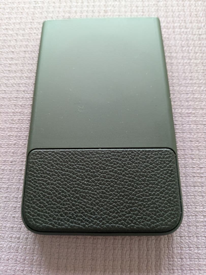 【値下げ！】Clicks キーボード付razr 50 12GB/512GB