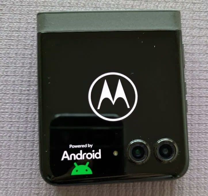 【値下げ！】Clicks キーボード付razr 50 12GB/512GB