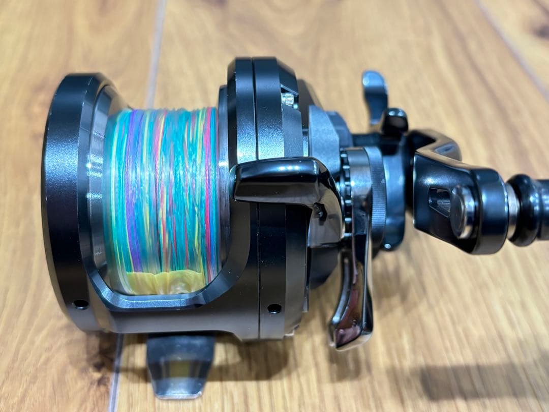 美品　SHIMANO オシアジガー F CUSTOM 2000NRHG