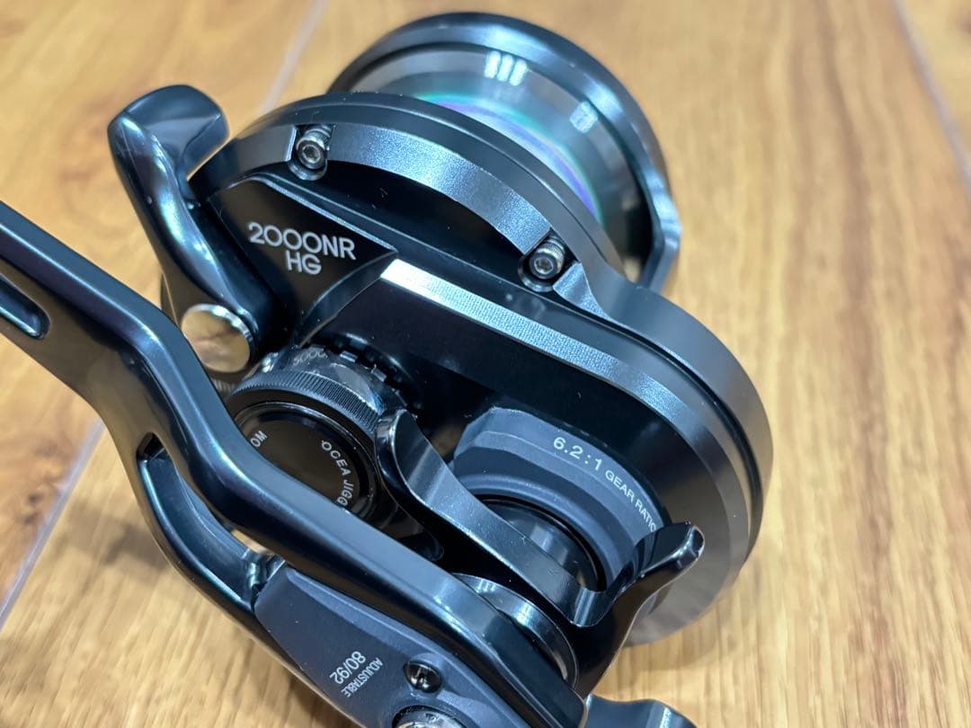 美品　SHIMANO オシアジガー F CUSTOM 2000NRHG