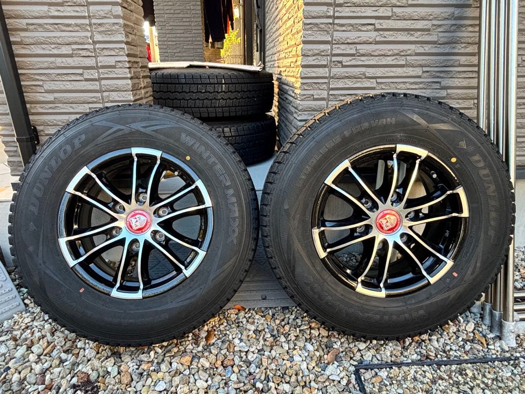 K*I様 ハイエース　スタッドレスホイールセット　4本