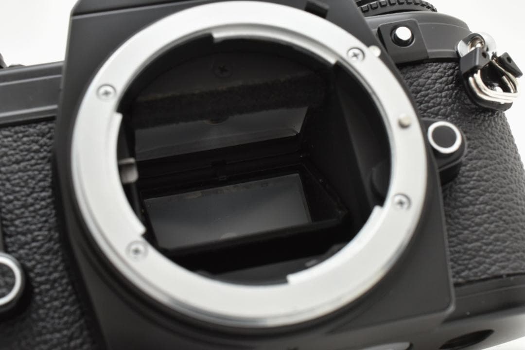 超美品 NIKON ニコン EM フィルムカメラ　モルト新品交換済 M662