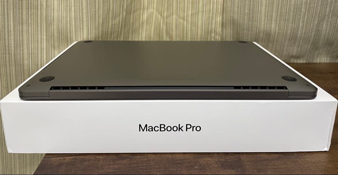 美品 MacBook Pro 2020 13インチ TouchBar 付き