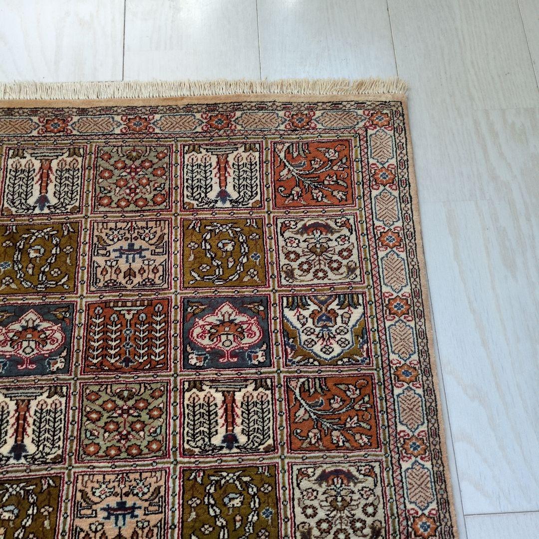 太郎　ペルシャ絨毯　花柄と幾何学模様のラグ　ラグ　玄関マット