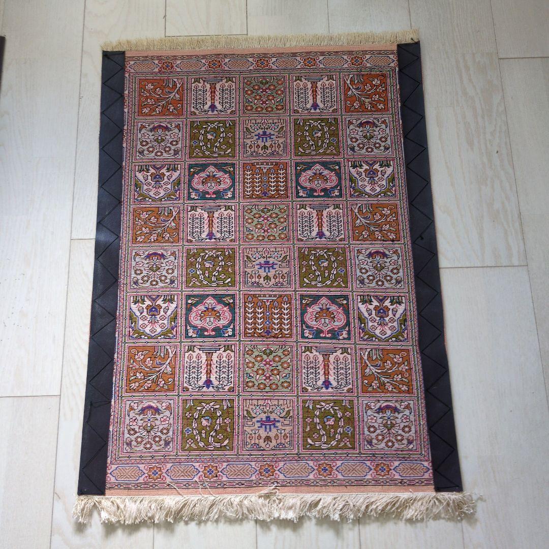 太郎　ペルシャ絨毯　花柄と幾何学模様のラグ　ラグ　玄関マット