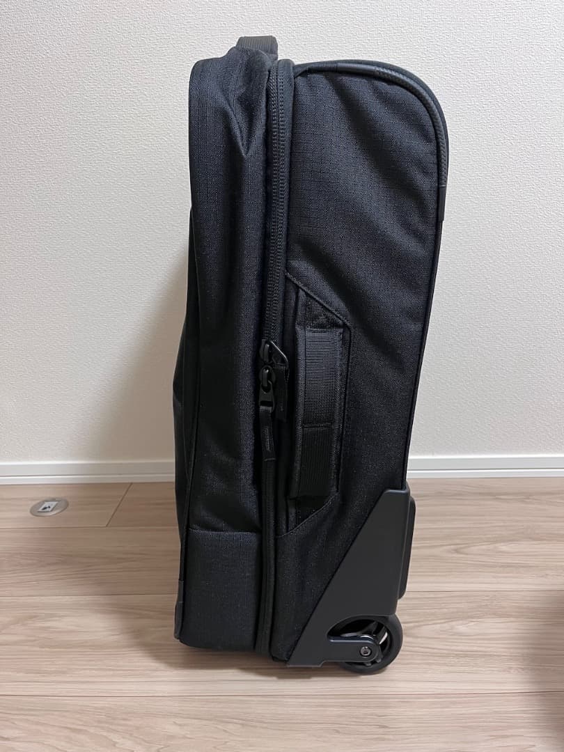 Dakine Carry On Roller Bag 42L 黒 (ブラック)