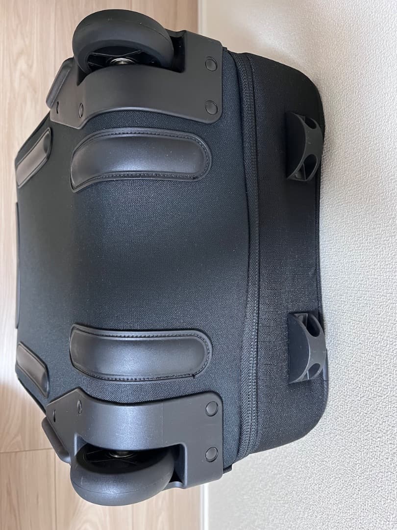 Dakine Carry On Roller Bag 42L 黒 (ブラック)