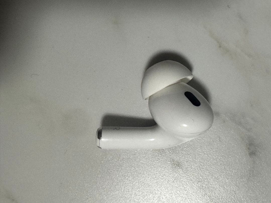 k*i様 AirPods pro 第二世代　本体 ホワイト 充電ケース付き