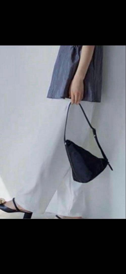 美品 meer. トライアングルショルダーバッグ