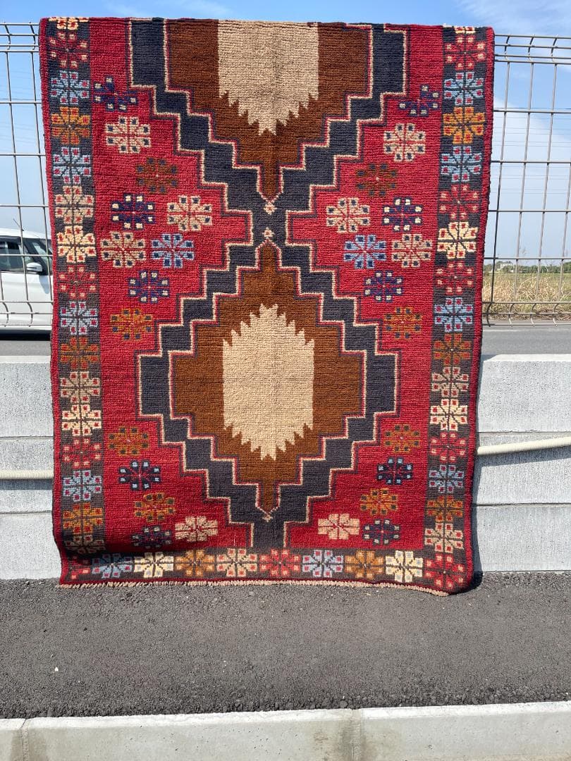 トライバロバルーチスターンヴィンテージオールドラグ 109 X177cm