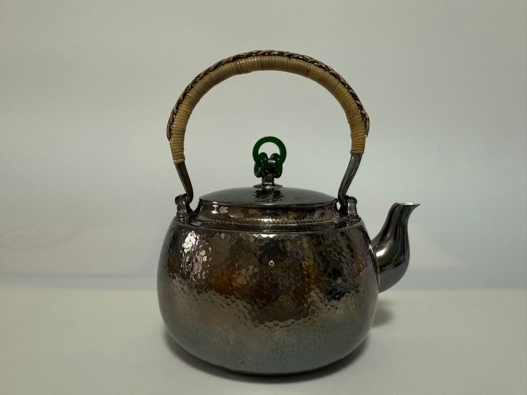 純銀製 蓮の彫刻 槌目 口打出湯沸 銀瓶 煎茶道具