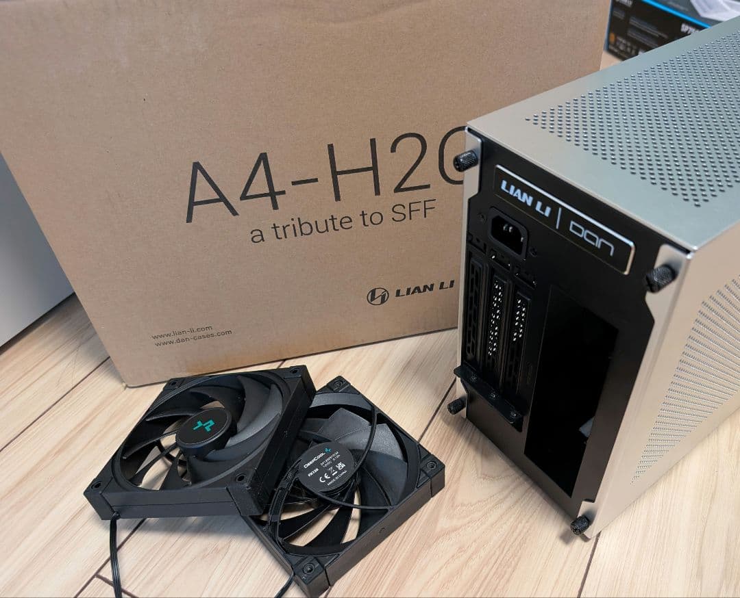 LIAN LI PCケース A4-H20　ケースファン付