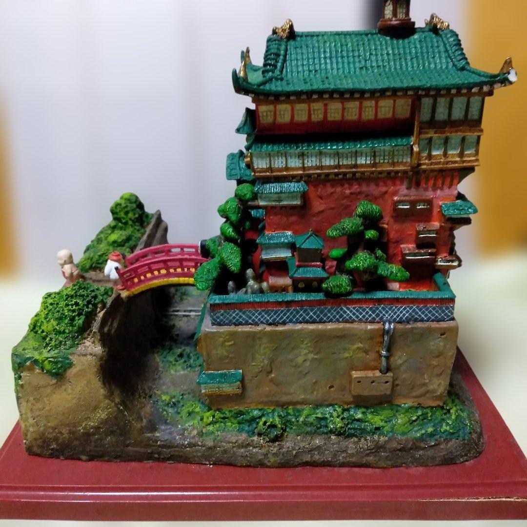 ジブリ　千と千尋の神隠し 限定版置物