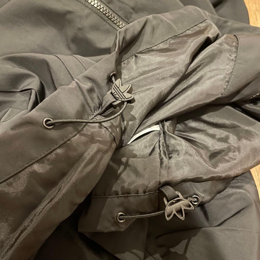 ★新品★アディダスオリジナルス 黒　ロゴ　バックプリント　フード　ジャケット