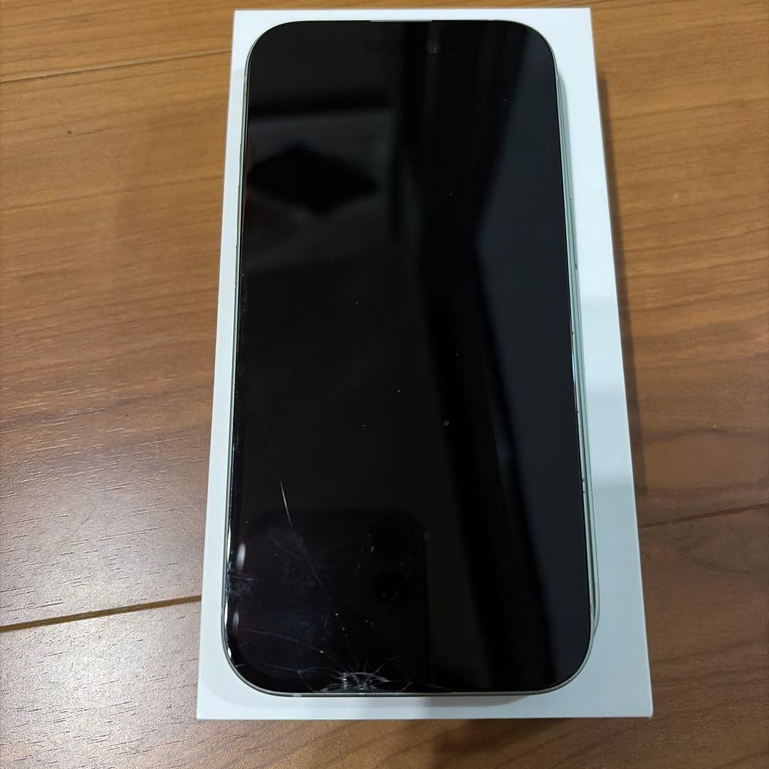 iPhone 15グリーン 本体