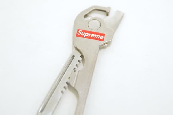 小物 Supreme x Swiss Teck Utili Key