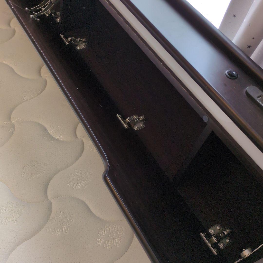 ニトリクイーンベッドマットレス付き油圧跳ね上げ式木製