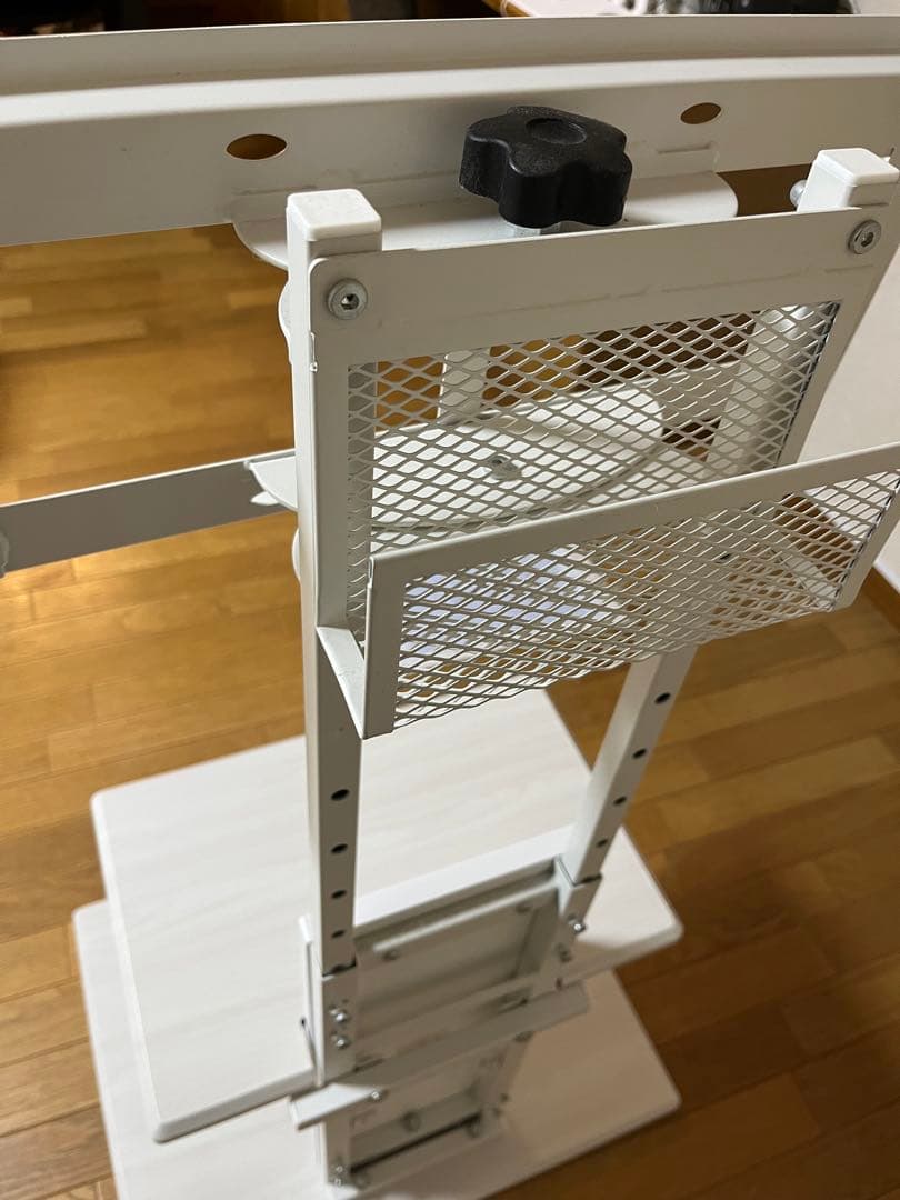 テレビ壁掛けスタンド　ニトリ