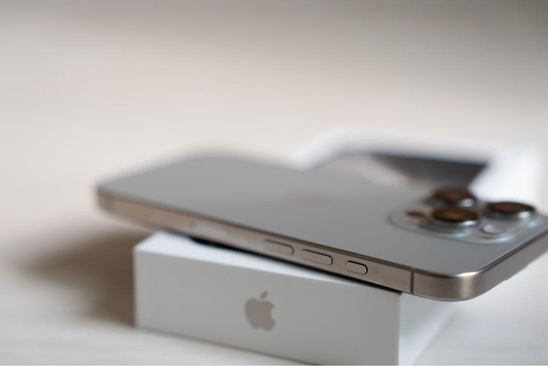 超美品　iPhone16 Pro ナチュラルチタニウム 512GB SIMフリー