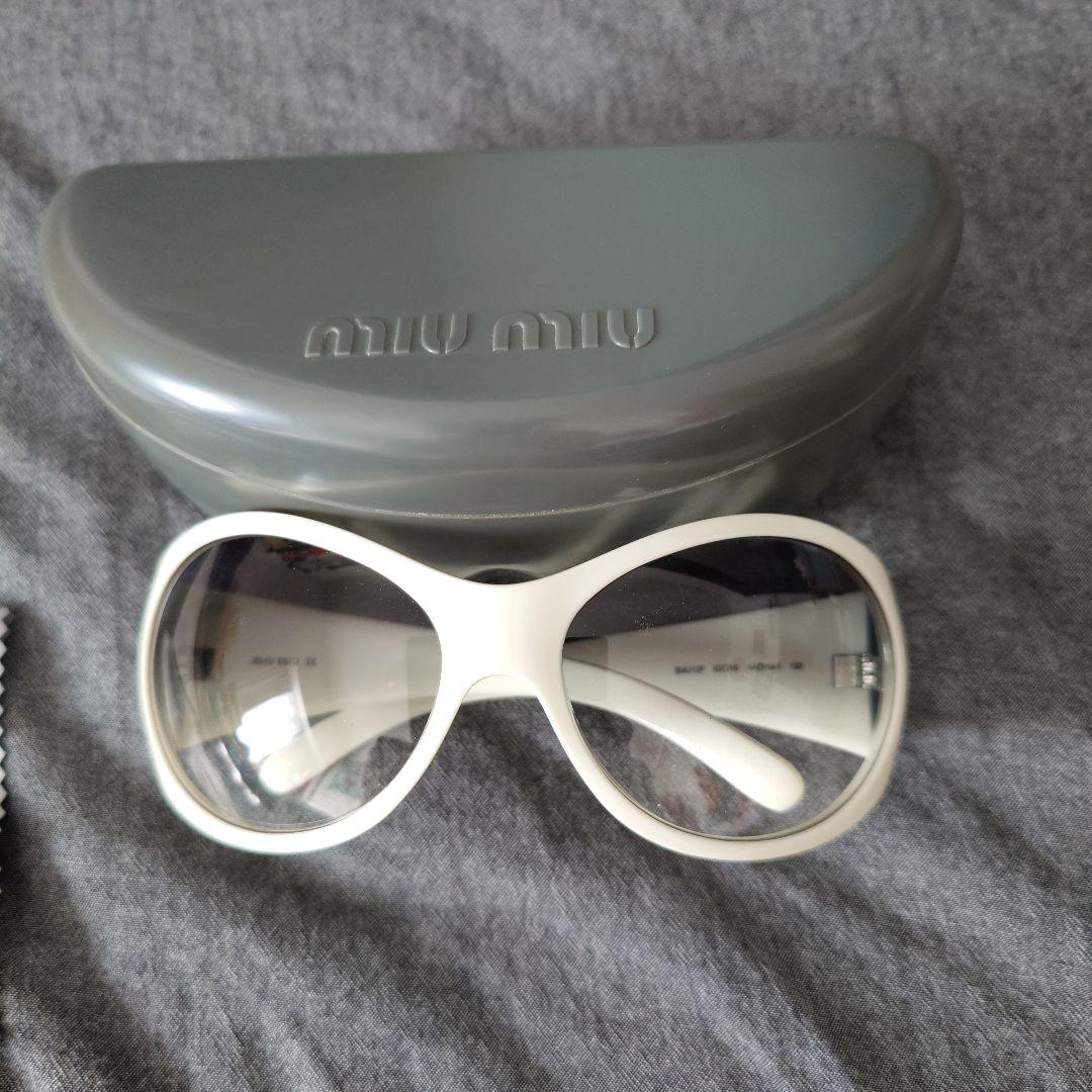 レア　miumiuオーバーサイズ　サングラス　白