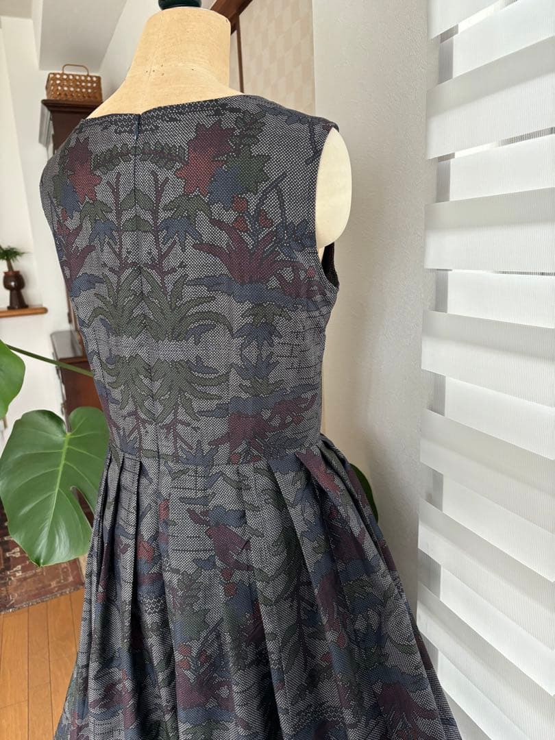 本場大島紬で大人可愛いワンピース、ジャンバースカートに