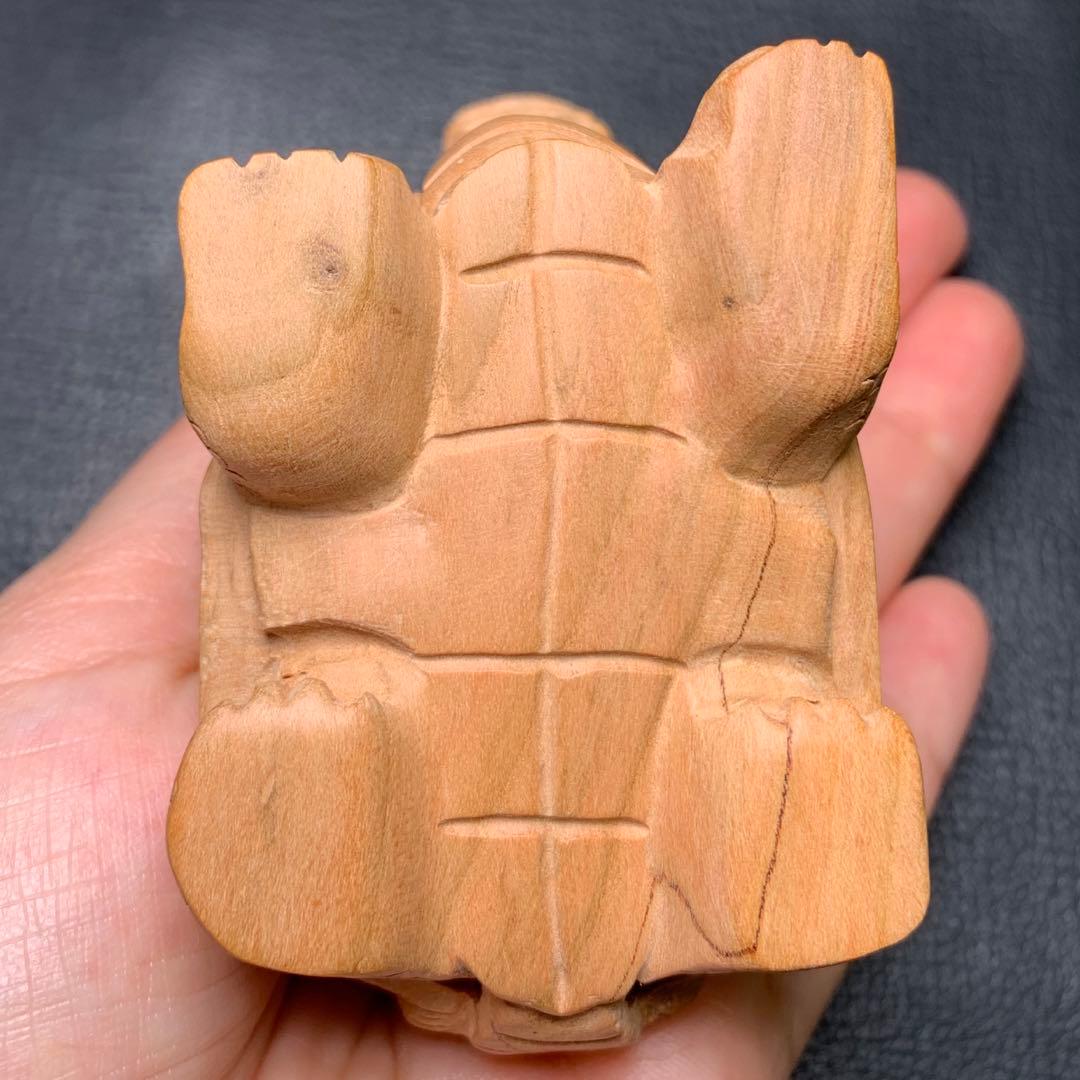 030871　桃の木素材　龍亀　手彫り　約45*75ミリ