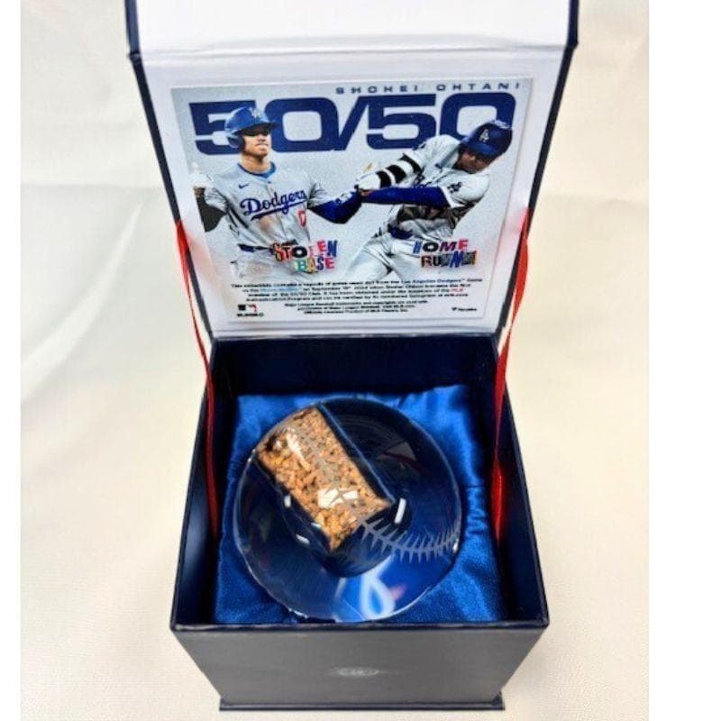 大谷翔平 50-50記念 クリスタル 野球ボール ゲーム使用済みの土付き 102