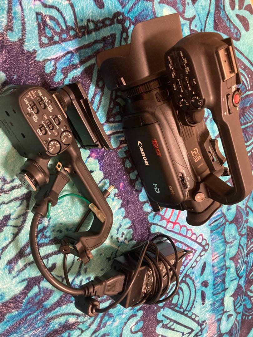 【状態良】Canon XA30 業務用ビデオカメラ本体　ハンドルユニット付