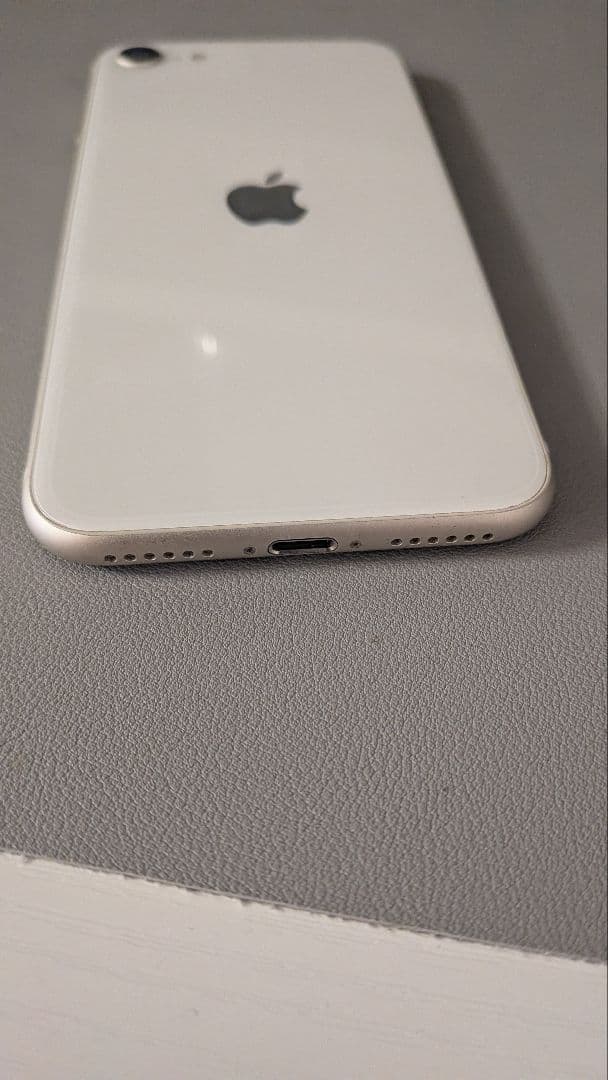 【中古美品】Apple iPhone SE3 ホワイト 本体