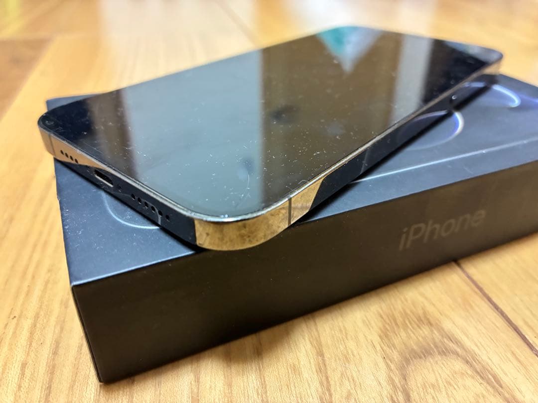 ユ*キ様 iPhone12 ProMax 256gb 背面割れ