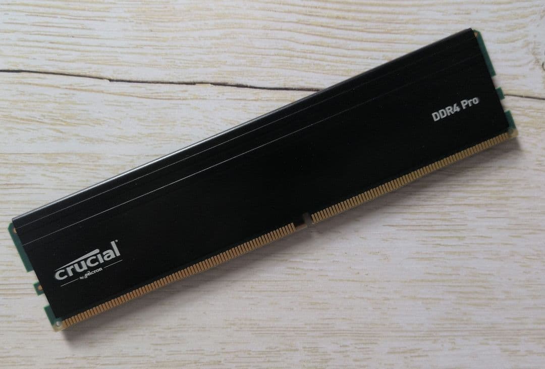 crucial DDR4 Pro メモリー　16gb×１