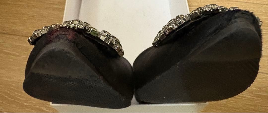 マノロブラニク ハンギシ サテン ブラック 35.5