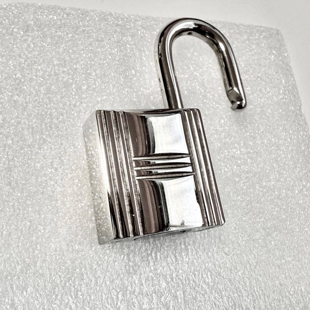 【121】 エルメス カデナ 南京錠 パドロック 121 番 鍵 シルバー