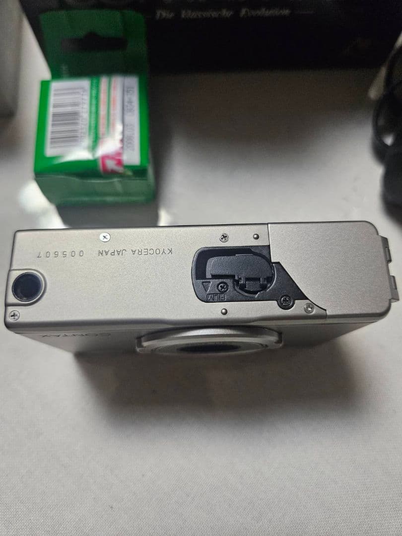 CONTAX（コンタックス） Tix フィルムカメラ 箱付き　電池、フィルム付き